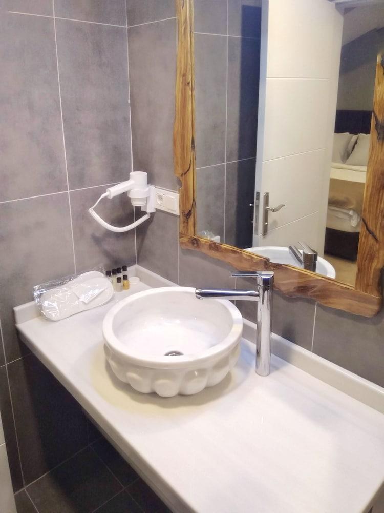 Jakaranda Hotel Istanboel Buitenkant foto