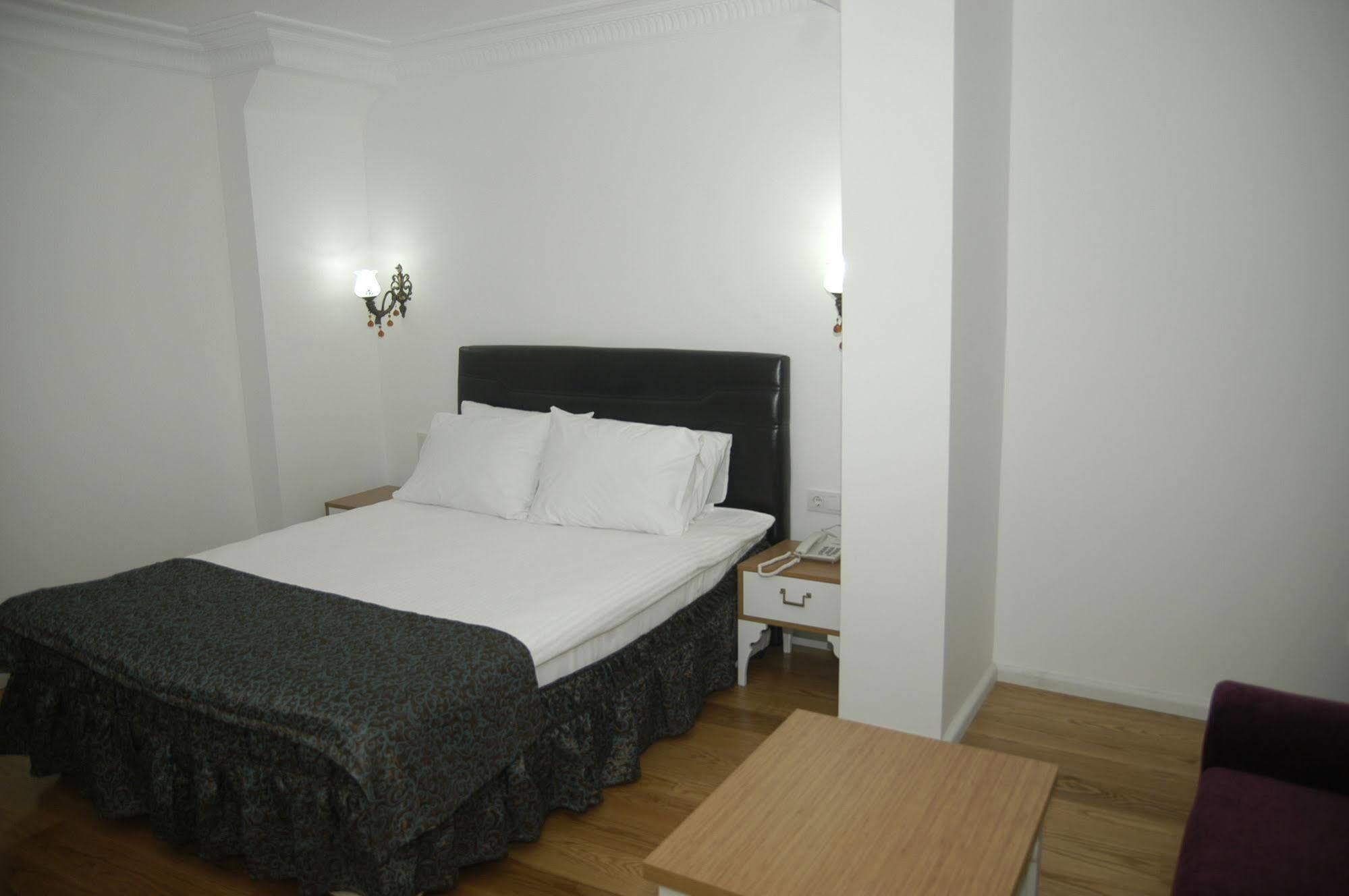 Jakaranda Hotel Istanboel Buitenkant foto