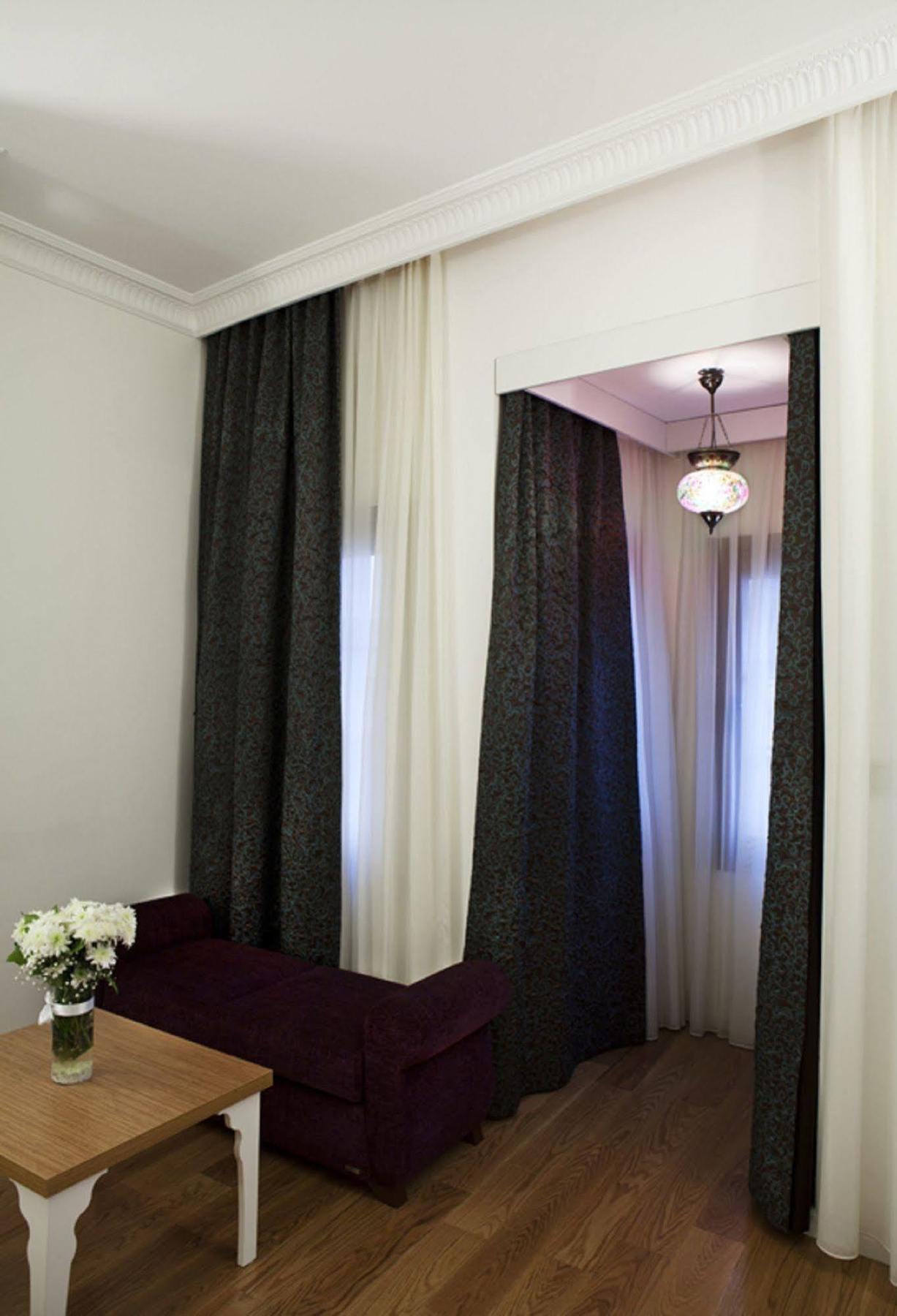 Jakaranda Hotel Istanboel Buitenkant foto