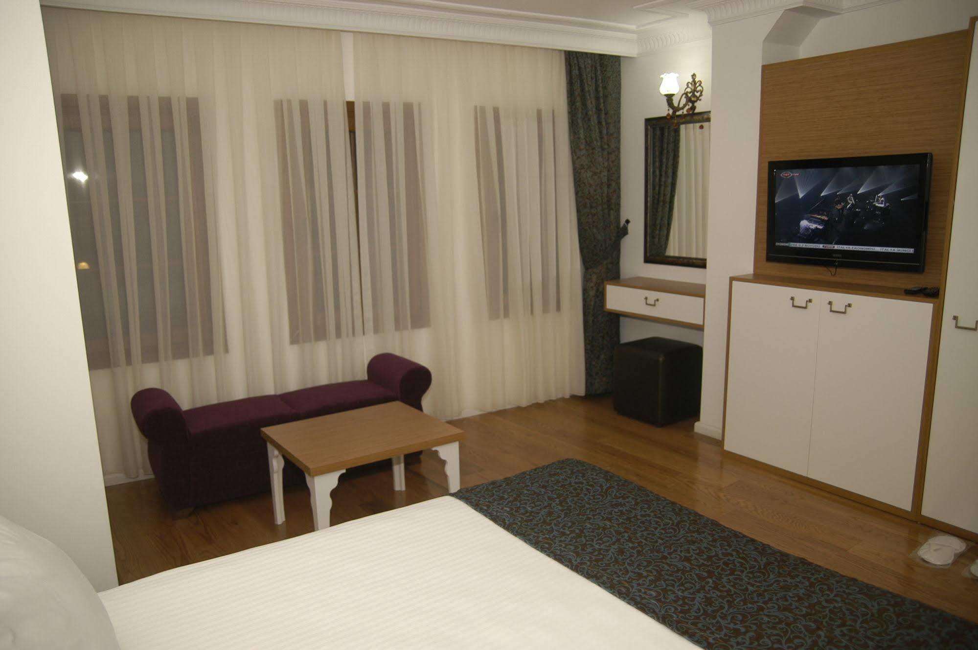 Jakaranda Hotel Istanboel Buitenkant foto