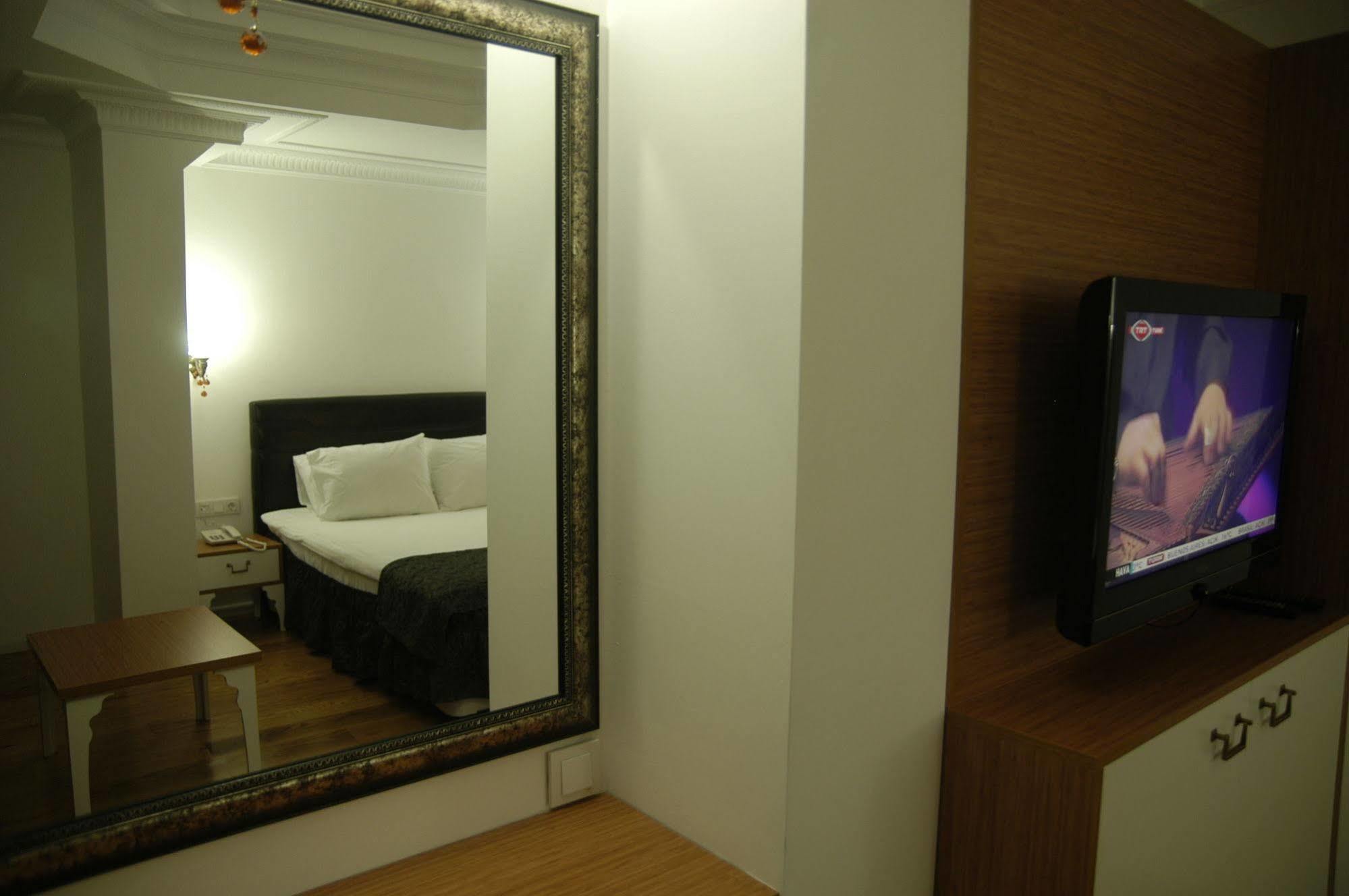 Jakaranda Hotel Istanboel Buitenkant foto