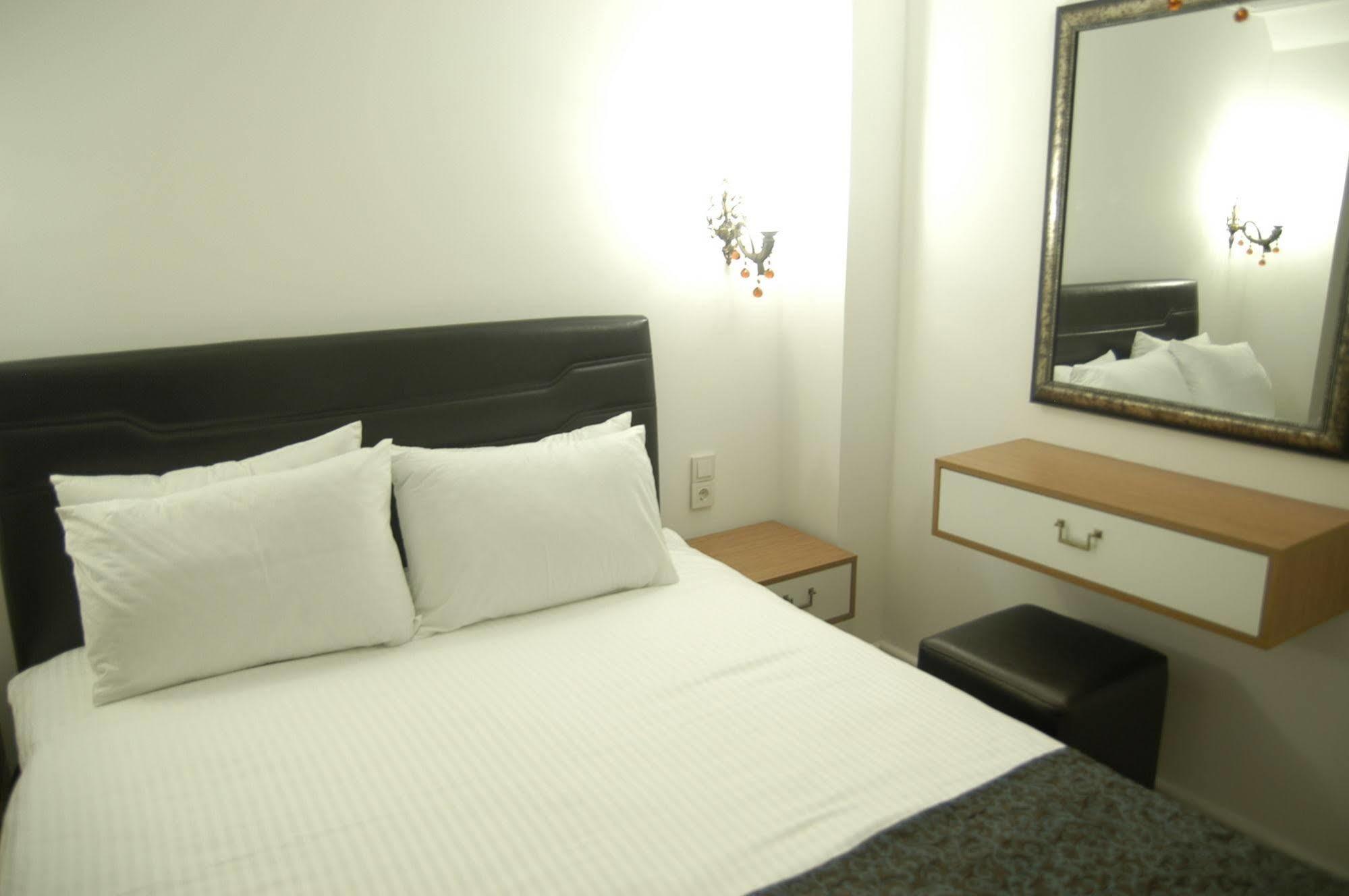 Jakaranda Hotel Istanboel Buitenkant foto