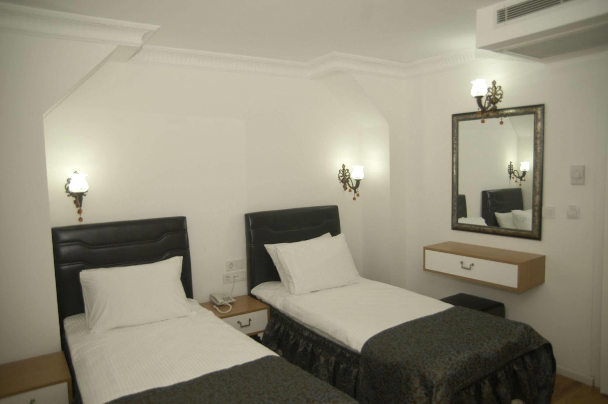 Jakaranda Hotel Istanboel Buitenkant foto