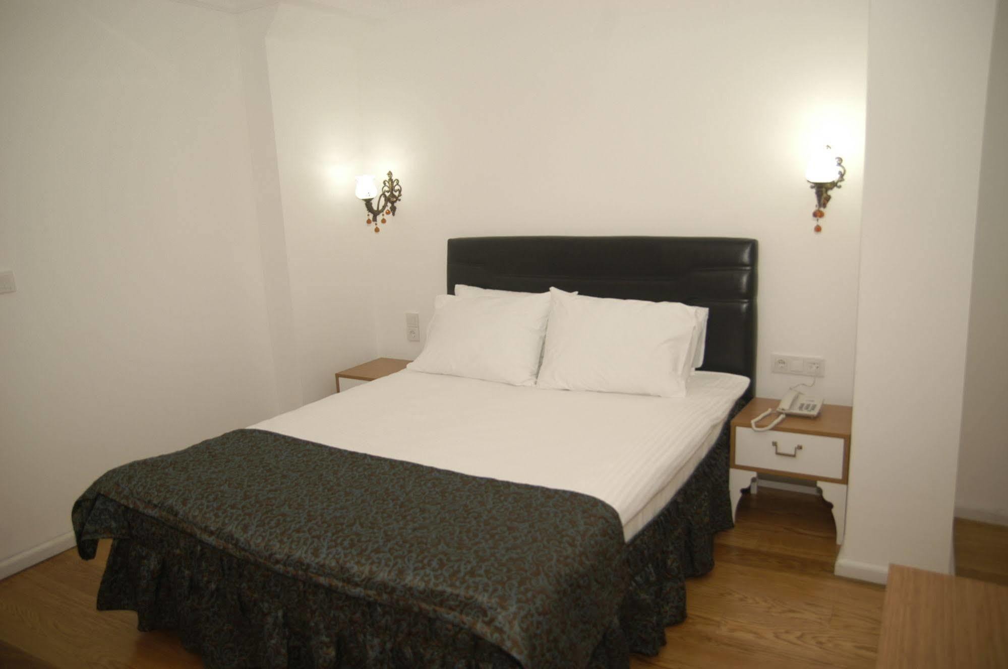 Jakaranda Hotel Istanboel Buitenkant foto