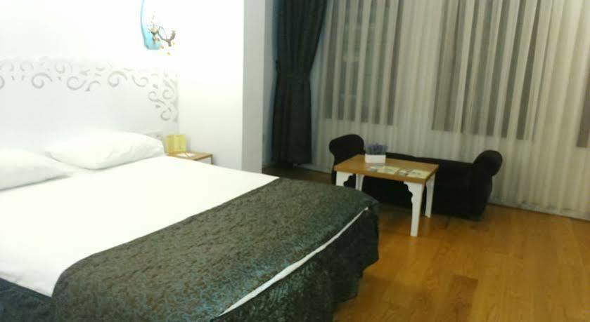 Jakaranda Hotel Istanboel Buitenkant foto