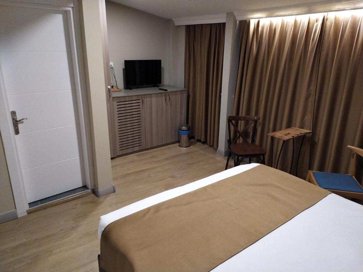 Jakaranda Hotel Istanboel Buitenkant foto